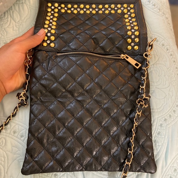 Quilted crossbody with gold hardware - Picture 2 of 3